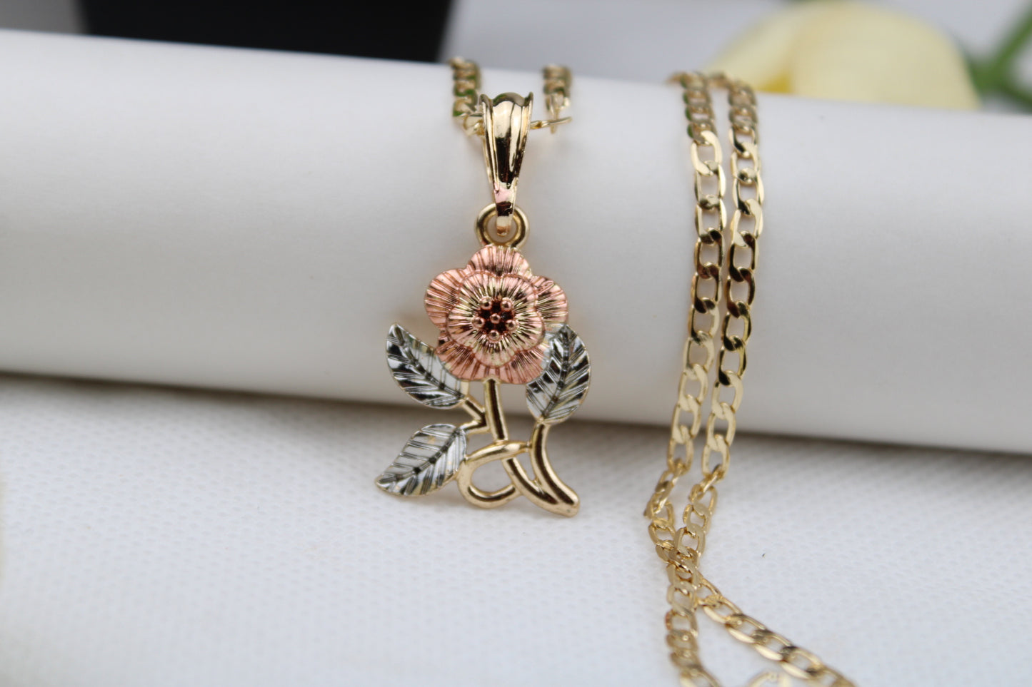 Gold plated chain 22” / Cadena bañada en oro