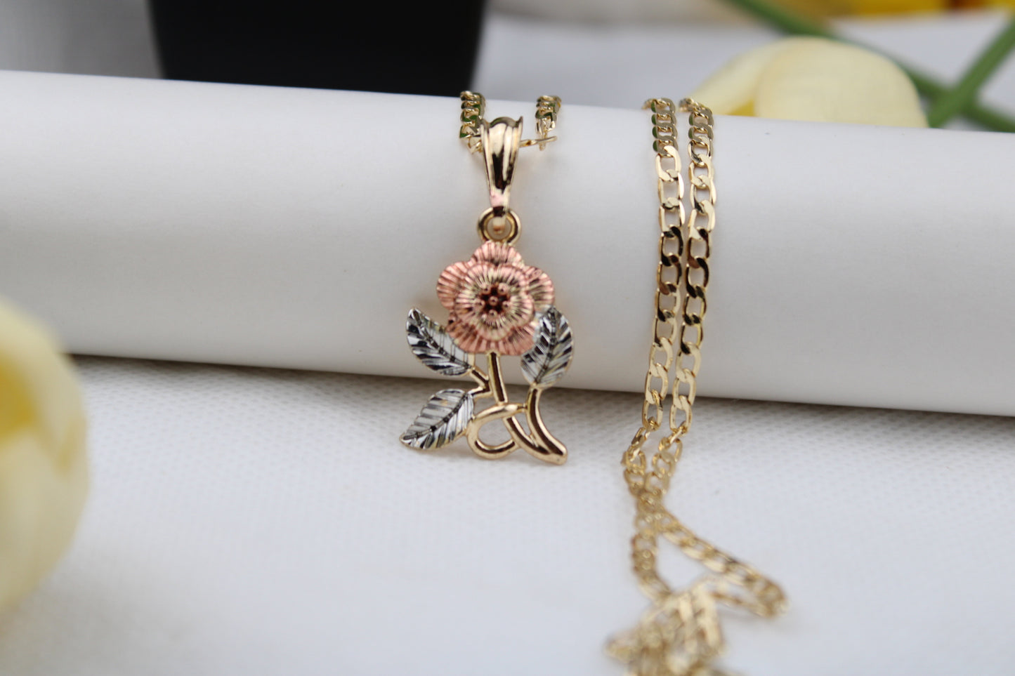 Gold plated chain 22” / Cadena bañada en oro