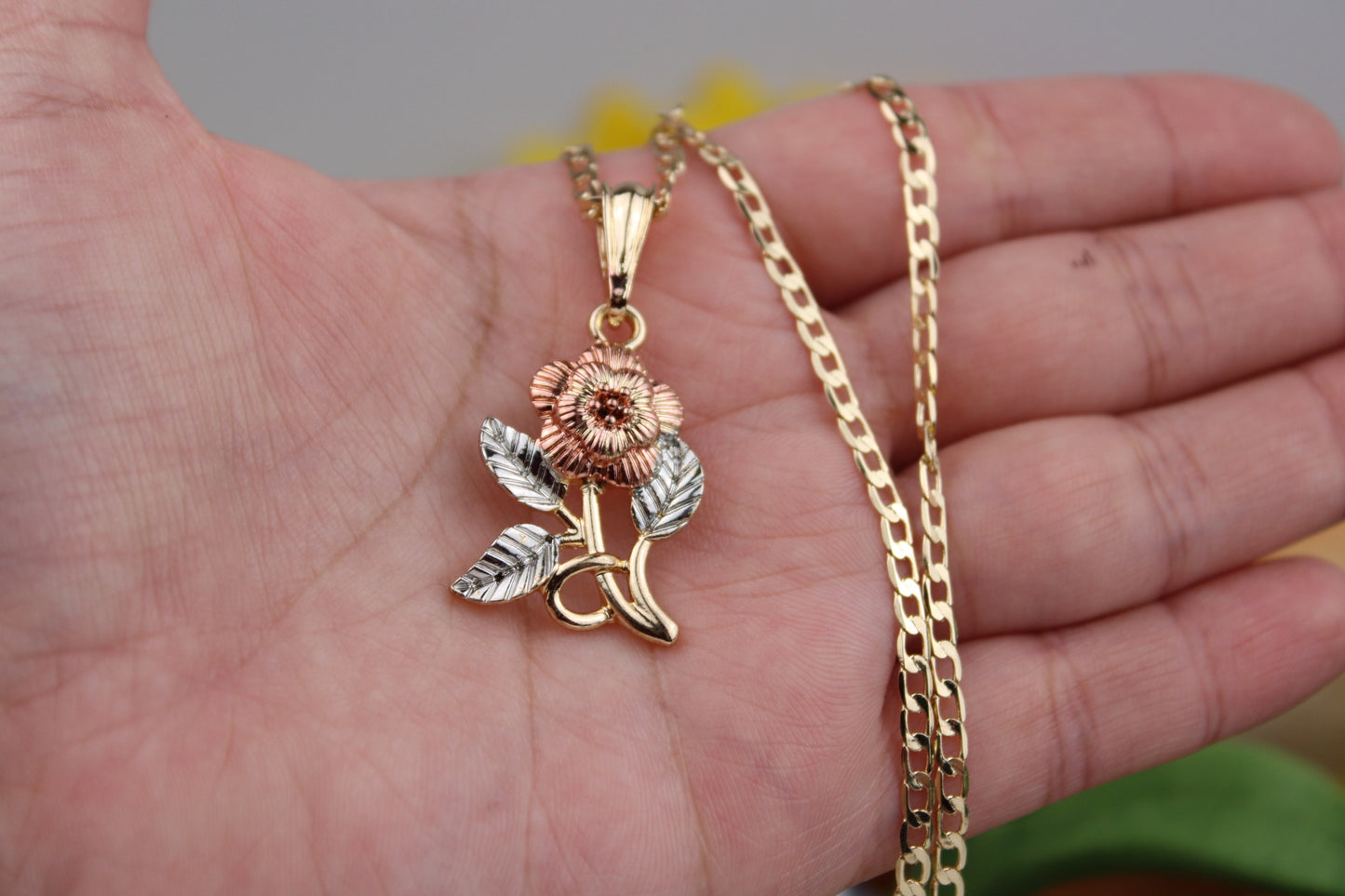 Gold plated chain 22” / Cadena bañada en oro